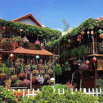 Mê mẩn với Kha My cafe quán “vườn hoa treo” đẹp bất ngờ ở Hội An